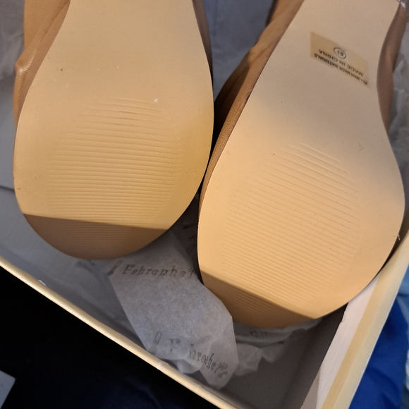 Heels - Picture 3 of 4